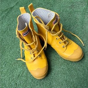 Hunter Vibrant Yellow Lace-Up Boots